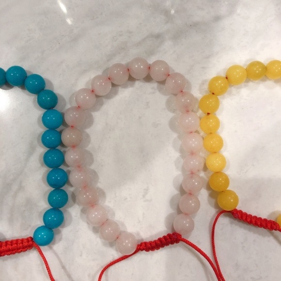 Adjustable stone bead red nylon string bracelet 4 - Picture 4 of 8